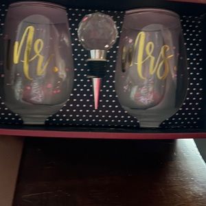 Set of two 22oz. Mr and Mrs. Wine glasses and bottle stopper